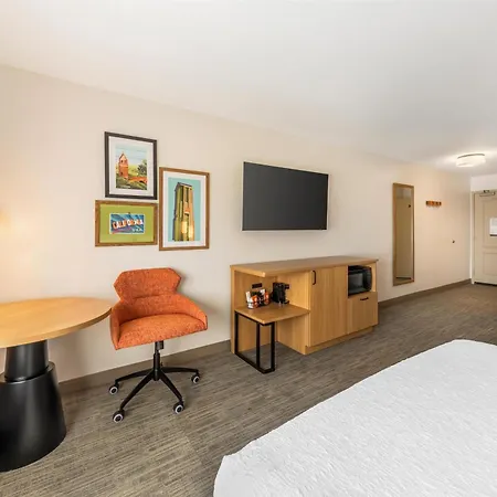 Hampton Inn & Suites Moreno Valley-2