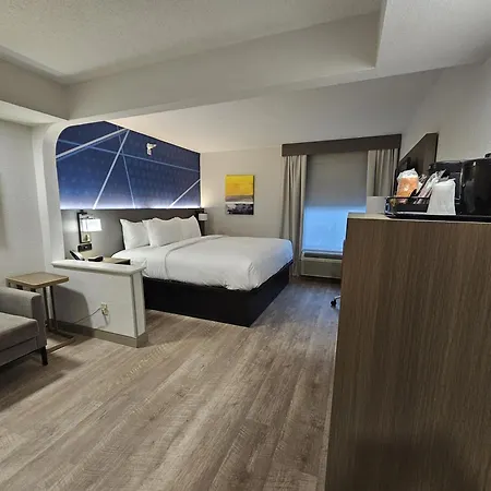 Comfort Inn & Suites Saint Louis Lafayette Square-3