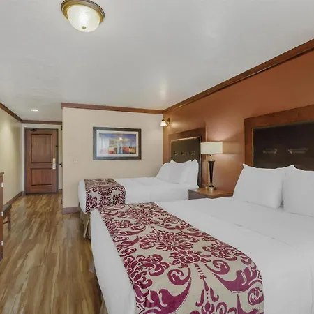 Best Western Plus Greenwell Inn-3