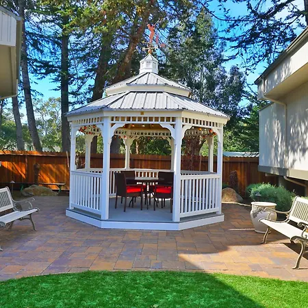 Best Western The Inn & Suites Pacific Grove-3