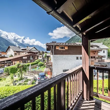Eden Hotel, Apartments And Chalet Chamonix Les Praz-3