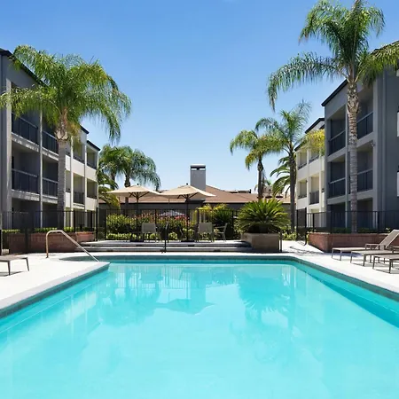 Courtyard By Marriott Fresno-2