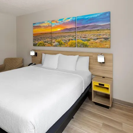 Days Inn By Wyndham Tulsa Central-3