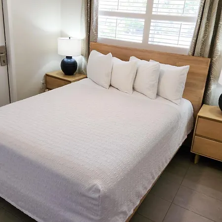 Marco Island Lakeside Inn-2