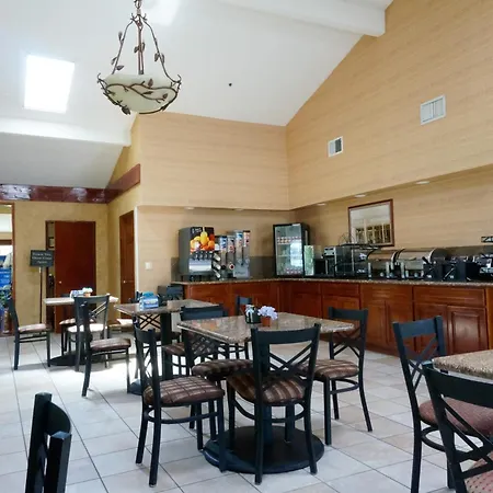 Best Western Plus Forest Park Inn-3