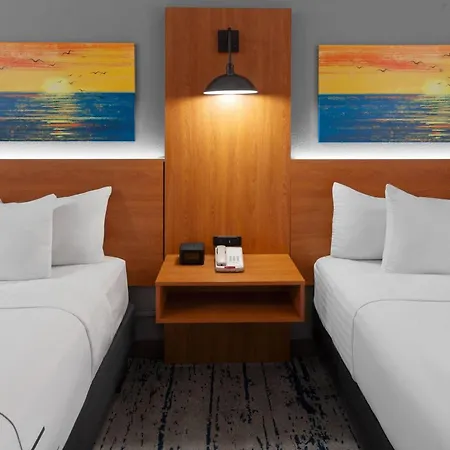 La Quinta Inn By Wyndham Champaign-2