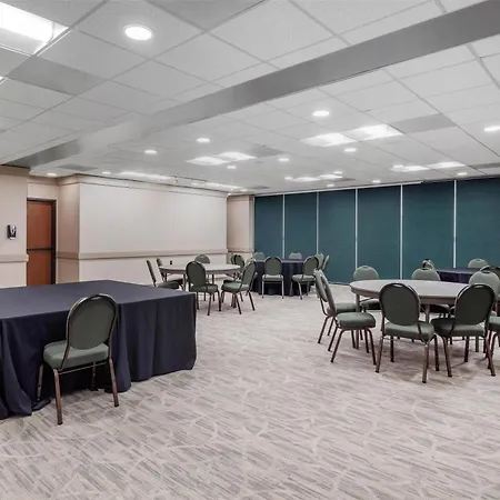 Best Western Plus Oak Harbor Hotel & Conference Center-3