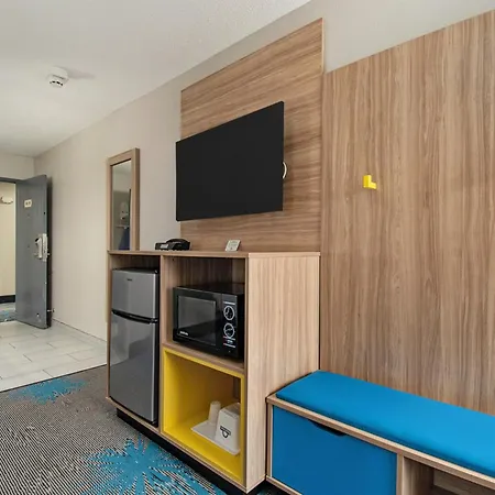Days Inn & Suites By Wyndham Mt Pleasant-3