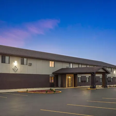 Baymont By Wyndham Oshkosh Airport-3