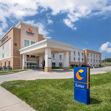 Comfort Suites West Omaha-3
