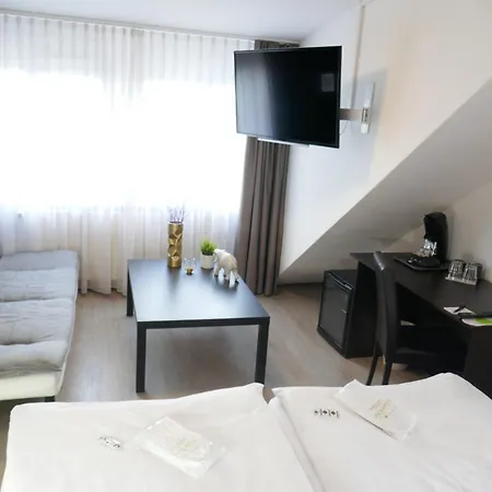 Hotel Bitzer Backnang Zentrum 24h Check In Frühstück zubuchbar gratis Parkplätze-3