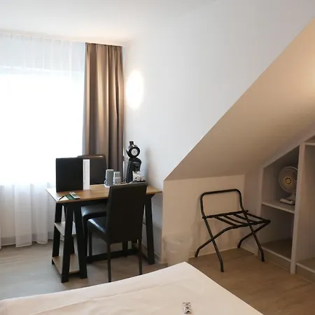 Hotel Bitzer Backnang Zentrum 24h Check In Frühstück zubuchbar gratis Parkplätze-2