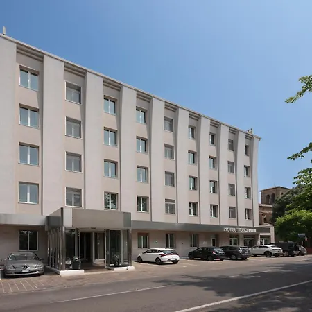 Hotel Toscanini-3