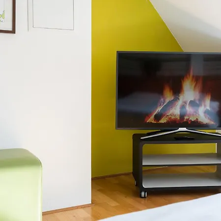 Hotel CampusZwei Komfortable Doppelzimmer&Apartments mit Küche Zentral in Ludwigsburg ideal für Business&Langzeitaufenthalte 24h Check in Kinder bis 14 Jahre übernachten kostenlos-2