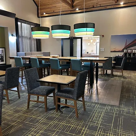 Comfort Inn & Suites Toledo North-2