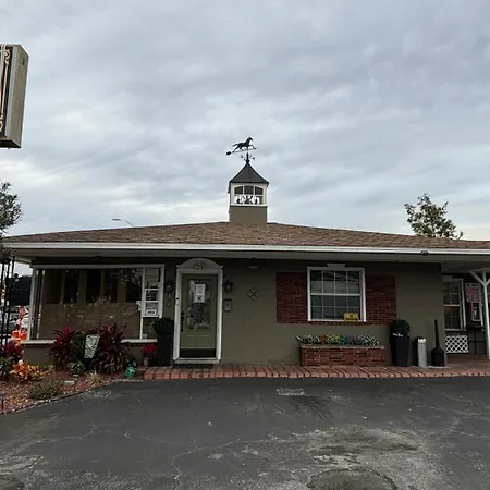 Shamrock Cove Inn-2