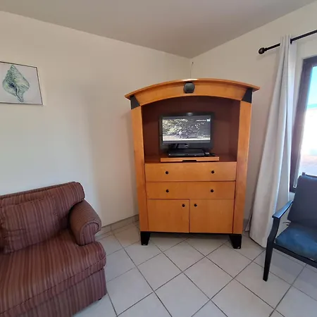 #55 Suite Bungalow Seaside Hotel & Victors Rv Park-3