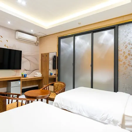 Home Me Hotel Makati-3