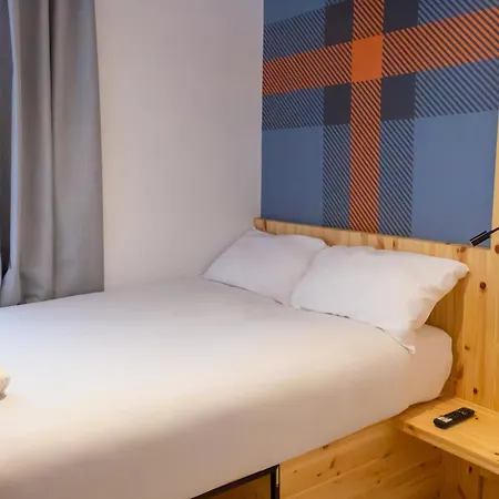 Easyhotel Paddington-3