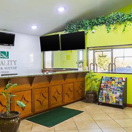 Quality Inn & Suites Near Six Flags East-2