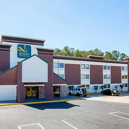 Quality Inn & Suites Near Six Flags East-3