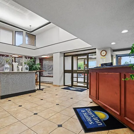 Days Inn By Wyndham Utica-3