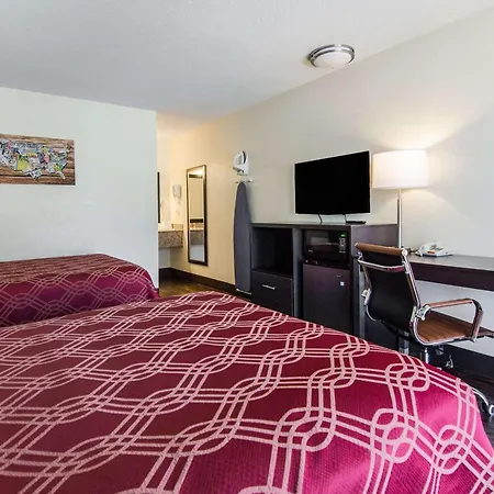 Econo Lodge Near Motor Speedway-2
