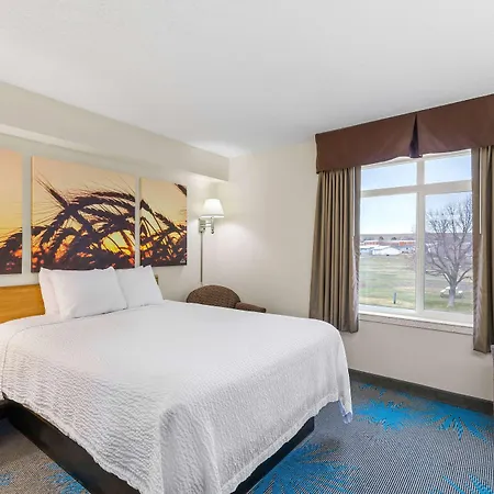 Days Inn By Wyndham Great Falls-3