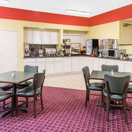 Ramada By Wyndham Vandalia-3