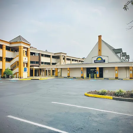 Days Inn Alexandria By Wyndham-3