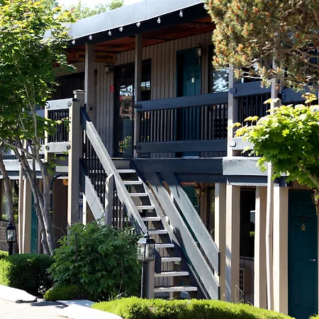 Coachman Inn Oak Harbor-2