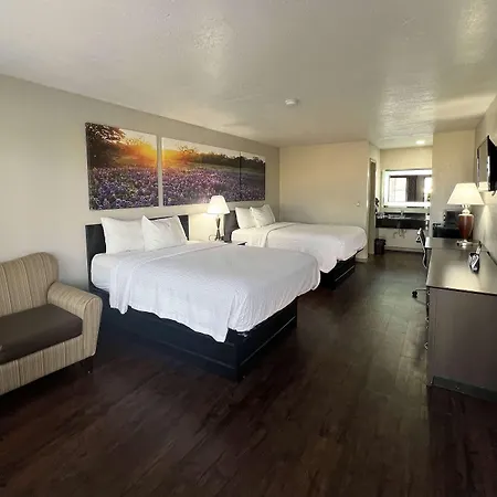 Days Inn & Suites By Wyndham - Canton First Monday Trade Days-2