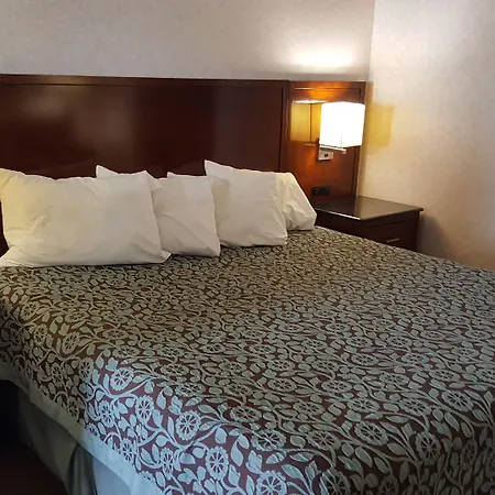 Days Inn By Wyndham Morristown-3