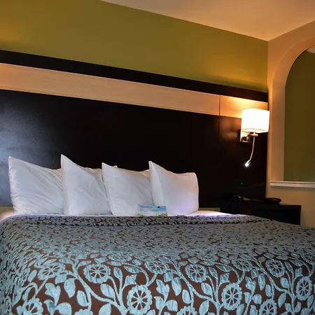 Days Inn By Wyndham Carlsbad-2