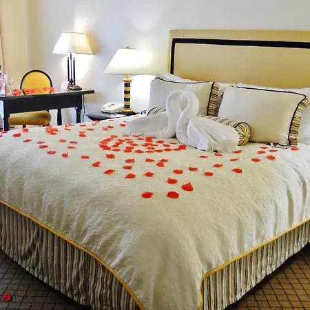 Ramada By Wyndham Las Cruces Hotel & Conference Center-3