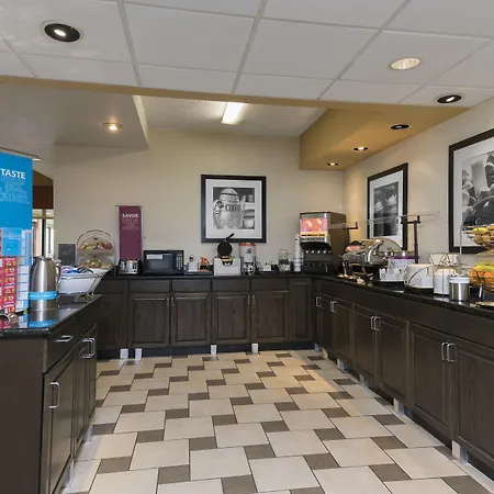 Hampton Inn Milwaukee Northwest-2