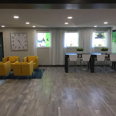 Days Inn & Suites By Wyndham Cincinnati North-2