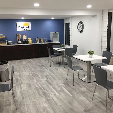 Days Inn & Suites By Wyndham Cincinnati North-3