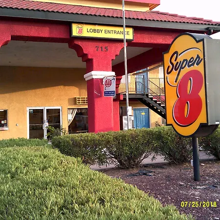 Super 8 By Wyndham Tucson Downtown Convention Center-3