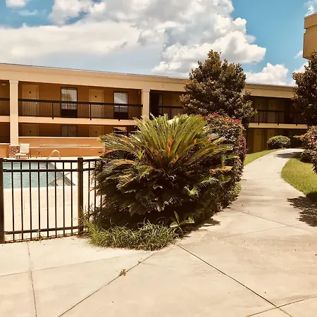 Quality Inn & Suites Conference Center Statesboro Historic District-2