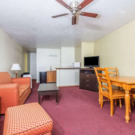 Days Inn By Wyndham Pueblo-2