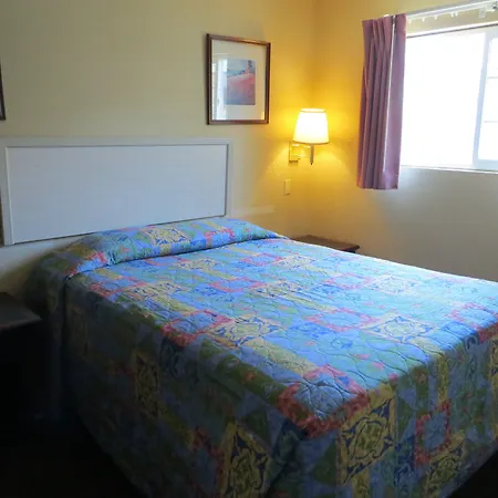 Surf City Inn & Suites-3