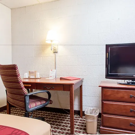 Econo Lodge-3