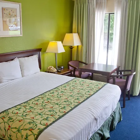 Days Inn By Wyndham Defuniak Springs-3