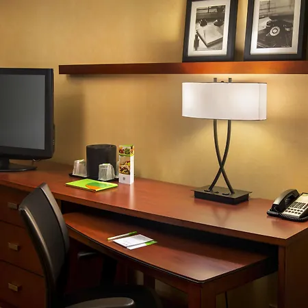 Courtyard By Marriott Poughkeepsie-3