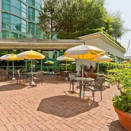 Rosedale On Robson Suite Hotel-2