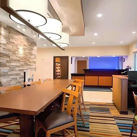 Dubuque Inn And Suites-3