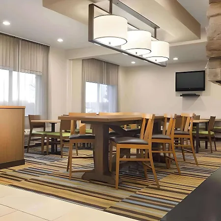 Dubuque Inn And Suites-2