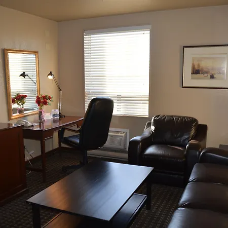 Emerald Hotel & Suites Calgary Airport-3