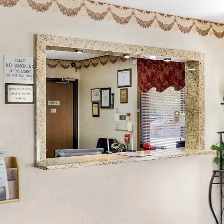 Econo Lodge Grand Forks-3